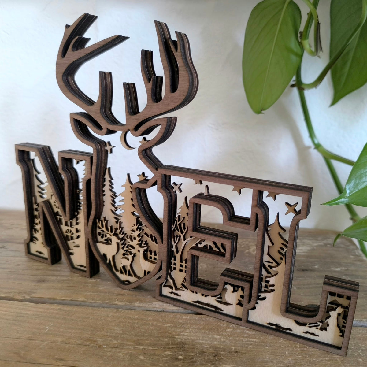 Décoration de Noël - Mot NOËL avec cert et forêt