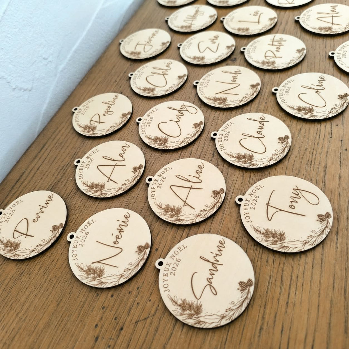 Marque-placepersonnalisé en bois - décoration à suspendre