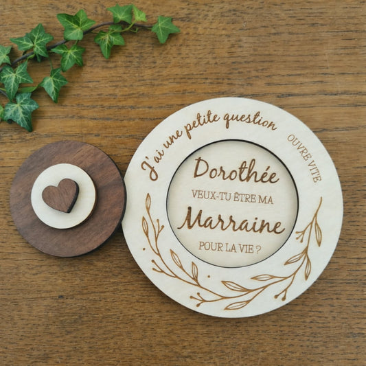 Demande de marraine en bois personnalisée